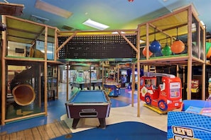 Games room - Palms & Parks!  Resort Villa 9-miles from Disney w/ 3 Pools & Lazy River (Davenport)