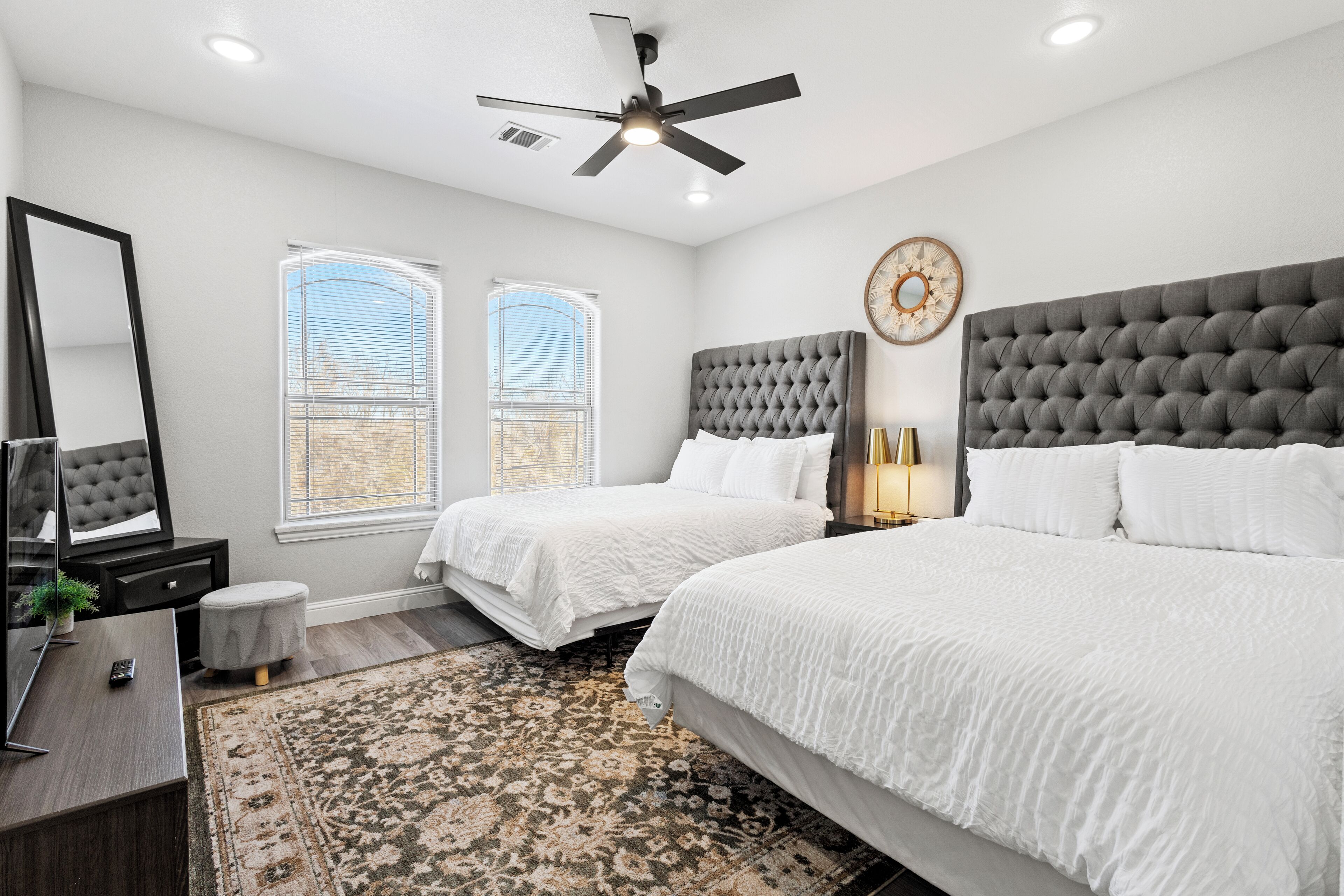 4 bedrooms, desk, iron/ironing board, free WiFi