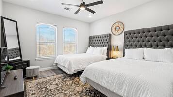 4 bedrooms, desk, iron/ironing board, free WiFi