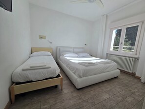 Fer et planche à repasser, Wi-Fi gratuit, draps fournis