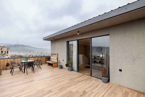 Spacious City-View Home in Tbilisi Terrace & BBQ