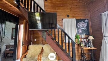 Deluxe Chalet, Jetted Tub, Mountain View | Television