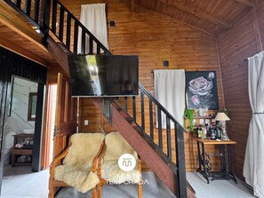 Chalet Deluxe, baignoire à jets, vue montagne | Télévision