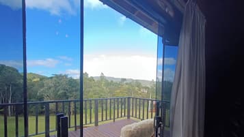 Deluxe Chalet, Jetted Tub, Mountain View | Interior