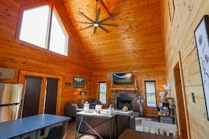 Interior - Eagles Roost: Stunning Smoky Mountain Views - 2BR/2BA Cabin Retreat (Sevierville)