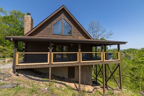 Exterior - Eagles Roost: Stunning Smoky Mountain Views - 2BR/2BA Cabin Retreat (Sevierville)