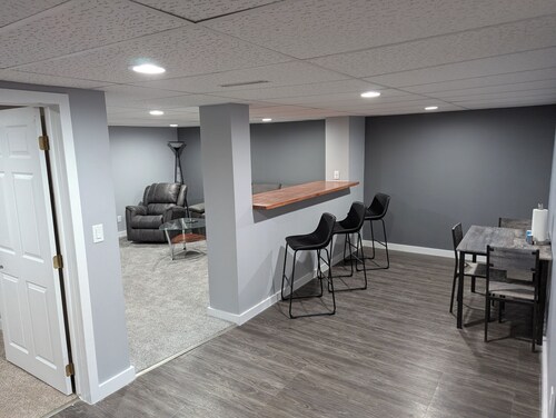 Cozy Private 1BR Suite, King Bed, Near Downtown