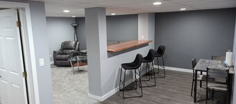 Cozy Private 1BR Suite, King Bed, Near Downtown