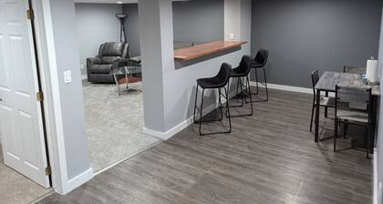 Cozy Private 1BR Suite, King Bed, Near Downtown