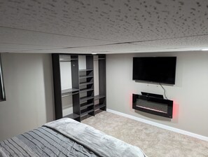 1 habitación, tabla de planchar con plancha, cuna de viaje y wifi 