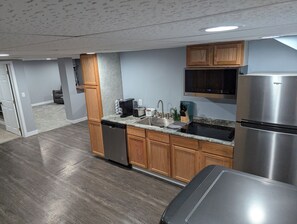 Microondas, horno, parrilla de estufa y lavavajillas 