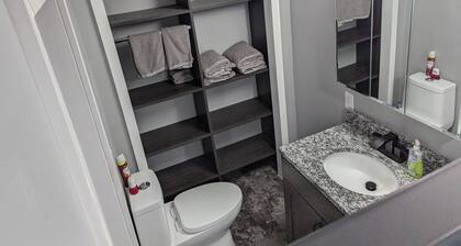 Cozy Private 1BR Suite, King Bed, Near Downtown