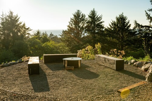 North Cape Dome - Sleeps 2 - w/SHARED Luxury Bathhouse Access