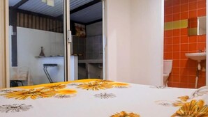 1 室のベッドルーム、WiFi、ベッドシーツ