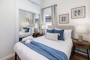 5 bedrooms, iron/ironing board, WiFi, bed sheets - Modern Coastal Duo w Game Room & Outdoor Dining (San Diego)