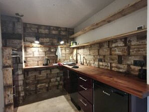 Fridge, microwave, dishwasher, coffee/tea maker - Architect Designed Studio Borough (London)