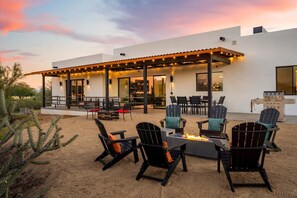 Outdoor dining - Granite Mountain Trails | Patio, Fire Pit & Views (Scottsdale)