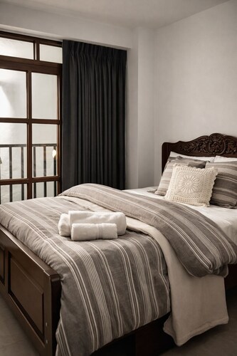 Modern, cozy and private. Brand new apartment 5 minutes from downtown.