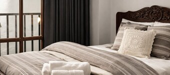 Modern, cozy and private. Brand new apartment 5 minutes from downtown.