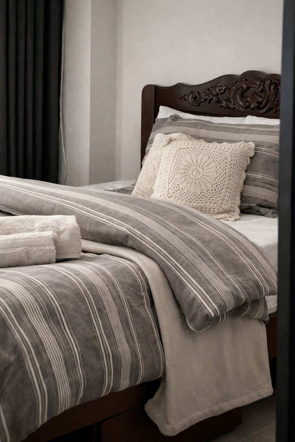 2 bedrooms, internet, bed sheets