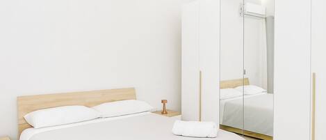 1 dormitorio, tabla de planchar con plancha, wifi gratis y ropa de cama