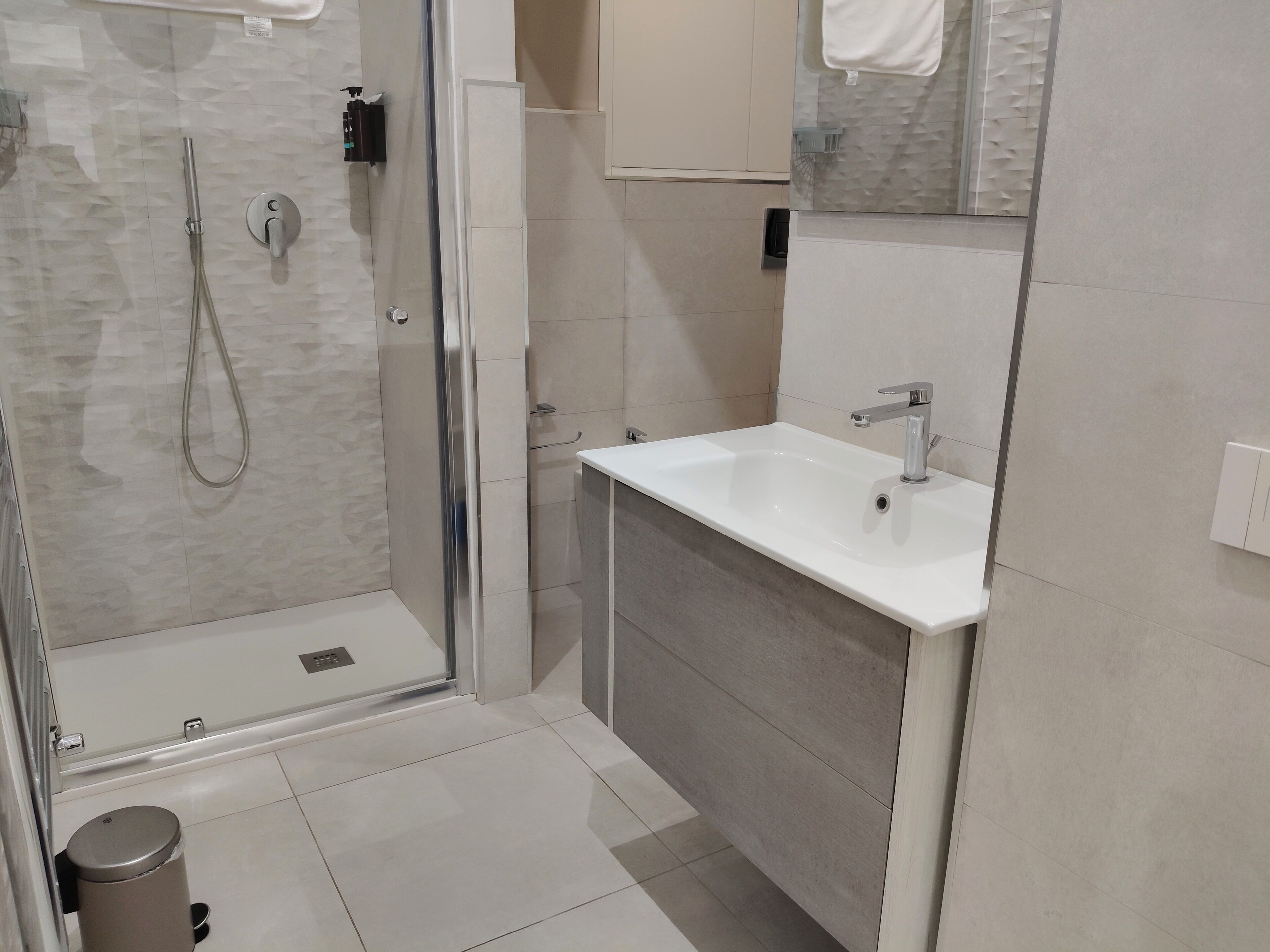 Doccia, asciugacapelli, bidet, asciugamani