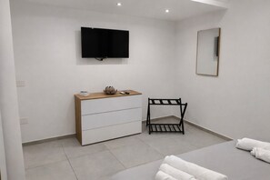 1 bedroom, iron/ironing board, free WiFi, bed sheets - Nanninella Holiday Home - Naples Metro Line 1, Bright & Cozy (Napoli)