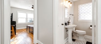 5BR Home Near Airport, Expo, Downtown Sleeps 12