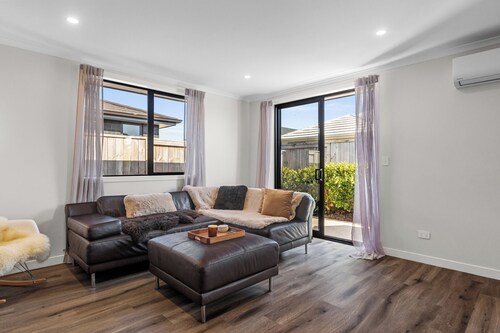 Coastal Chic - Papamoa Holiday Home