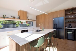 Fridge, dishwasher, coffee/tea maker, toaster