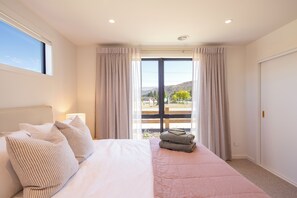 Iron/ironing board, WiFi