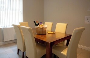 Dining - 5 bedroom house with parking. Very close to Anfield - Casa Arkles (Liverpool)