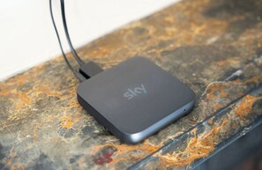 A black Sky portable Wi-Fi hotspot on a textured surface. - 5 bedroom house with parking. Very close to Anfield - Casa Arkles (Liverpool)