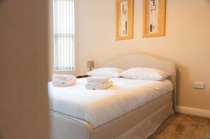 5 bedrooms, iron/ironing board, WiFi, bed sheets - 5 bedroom house with parking. Very close to Anfield - Casa Arkles (Liverpool)