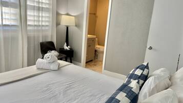 Fer et planche à repasser, lit parapluie, Wi-Fi gratuit, draps fournis