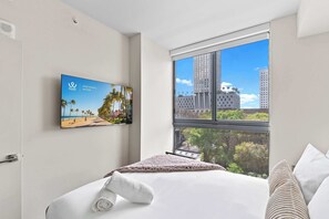 2 bedrooms, iron/ironing board, WiFi, bed sheets - Luxury 2BR | Free Parking + 15Min to FIFA Fan Fest (Miami)