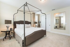 Schreibtisch, Bügeleisen/Bügelbrett, Reisekinderbett, kostenloses WLAN