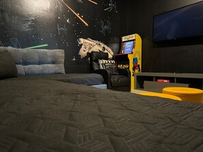 6 sovrum, skrivbord, strykjärn/strykbräda och resesäng