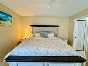 Iron/ironing board, travel cot, free WiFi, bed sheets - 4701 Lakeview Pool Home off Hwy 192 (Kissimmee)