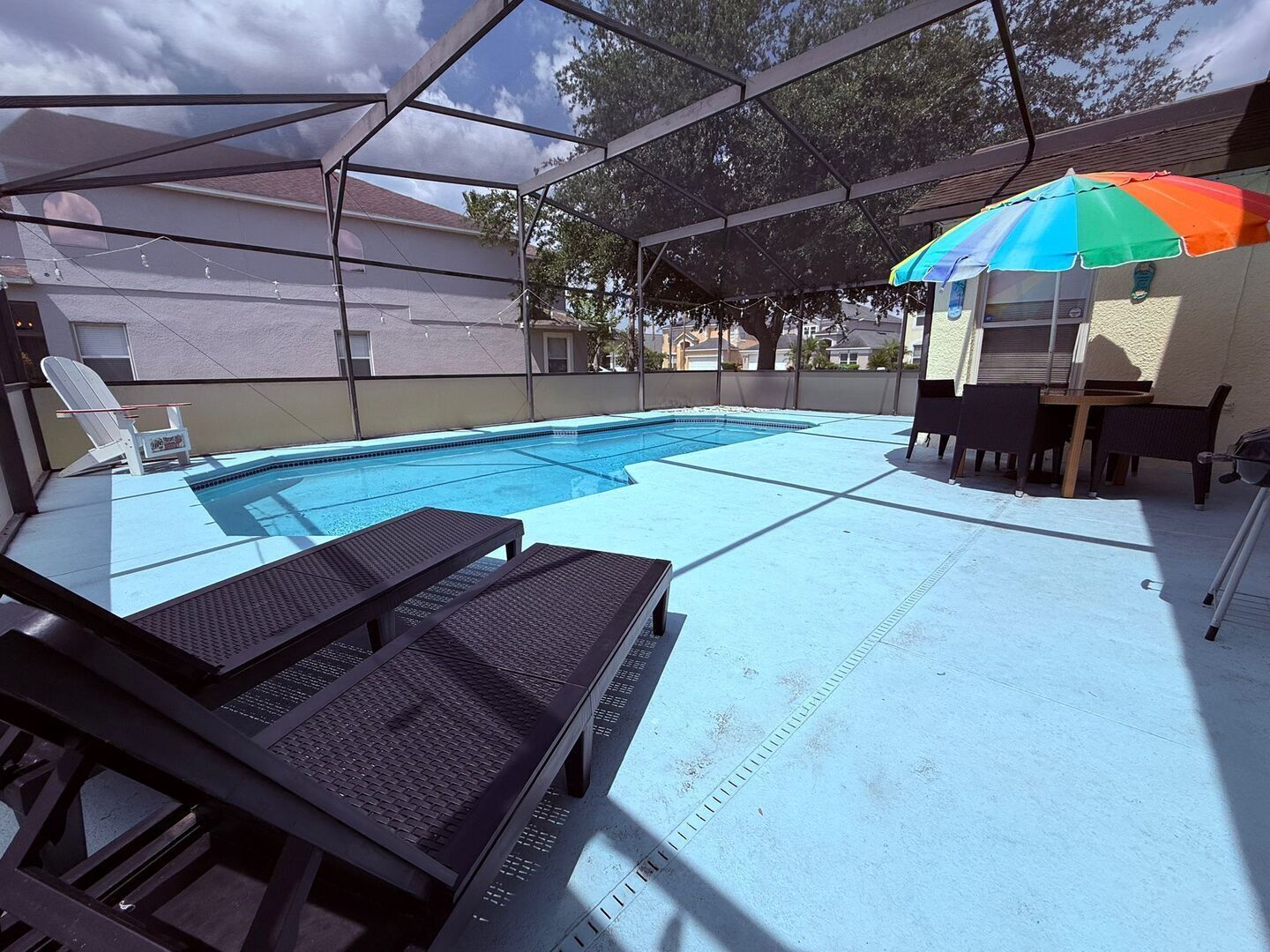 Lämmitetty uima-allas