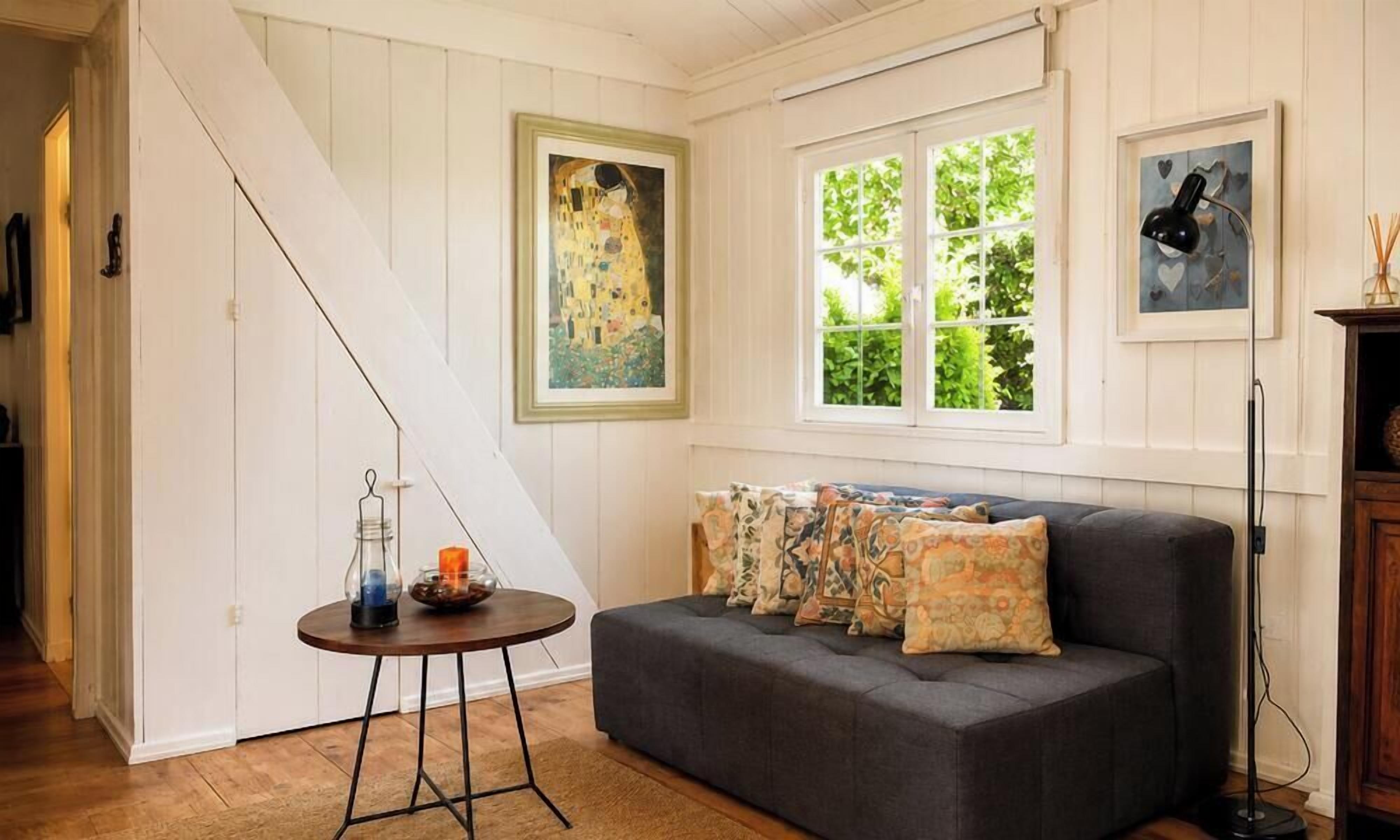 Linda Casa em Estilo Germânico em Rancho Queimado - SC  | Living area | 42-inch TV with digital channels