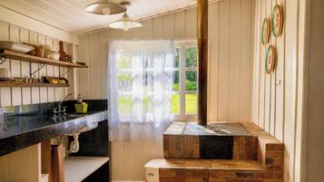Linda Casa em Estilo Germânico em Rancho Queimado - SC | Baño | Regadera, toallas, papel de baño