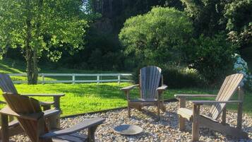 Family Cottage, Mountain View | Property grounds