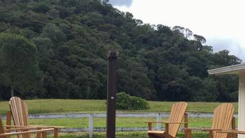 Family Cottage, Mountain View | Property grounds