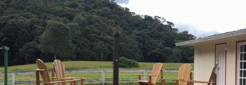 Family Cottage, Mountain View | Property grounds