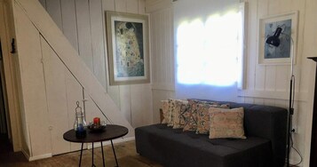 Family Cottage, Mountain View | Living area | 42-inch TV with digital channels