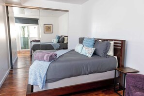1 bedroom, desk, iron/ironing board, WiFi - Chic SD Basecamp - Walk to Downtown (San Diego)