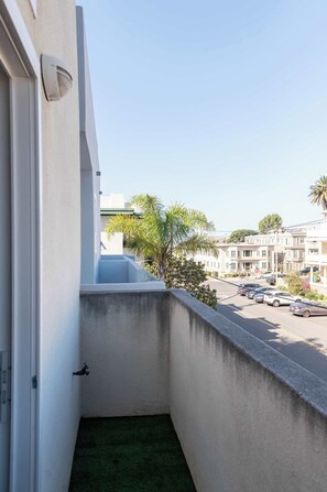 Property grounds - Chic SD Basecamp - Walk to Downtown (San Diego)