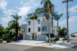 Exterior - Chic Downtown SD Hub for Families and Friends (San Diego)