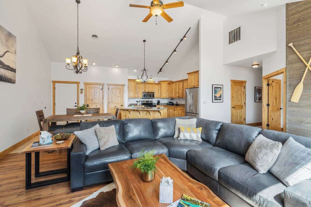 TV, fireplace, offices